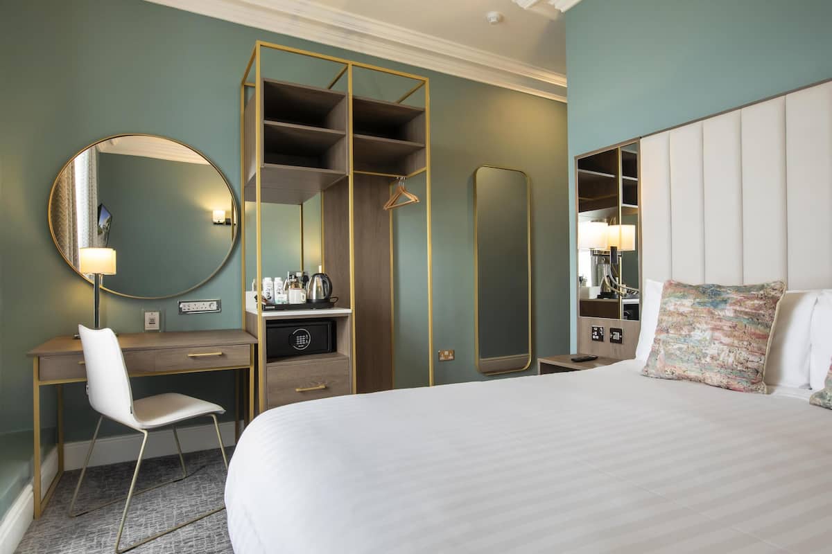 Habitació individual superior | Caixa forta a l'habitació i escriptori