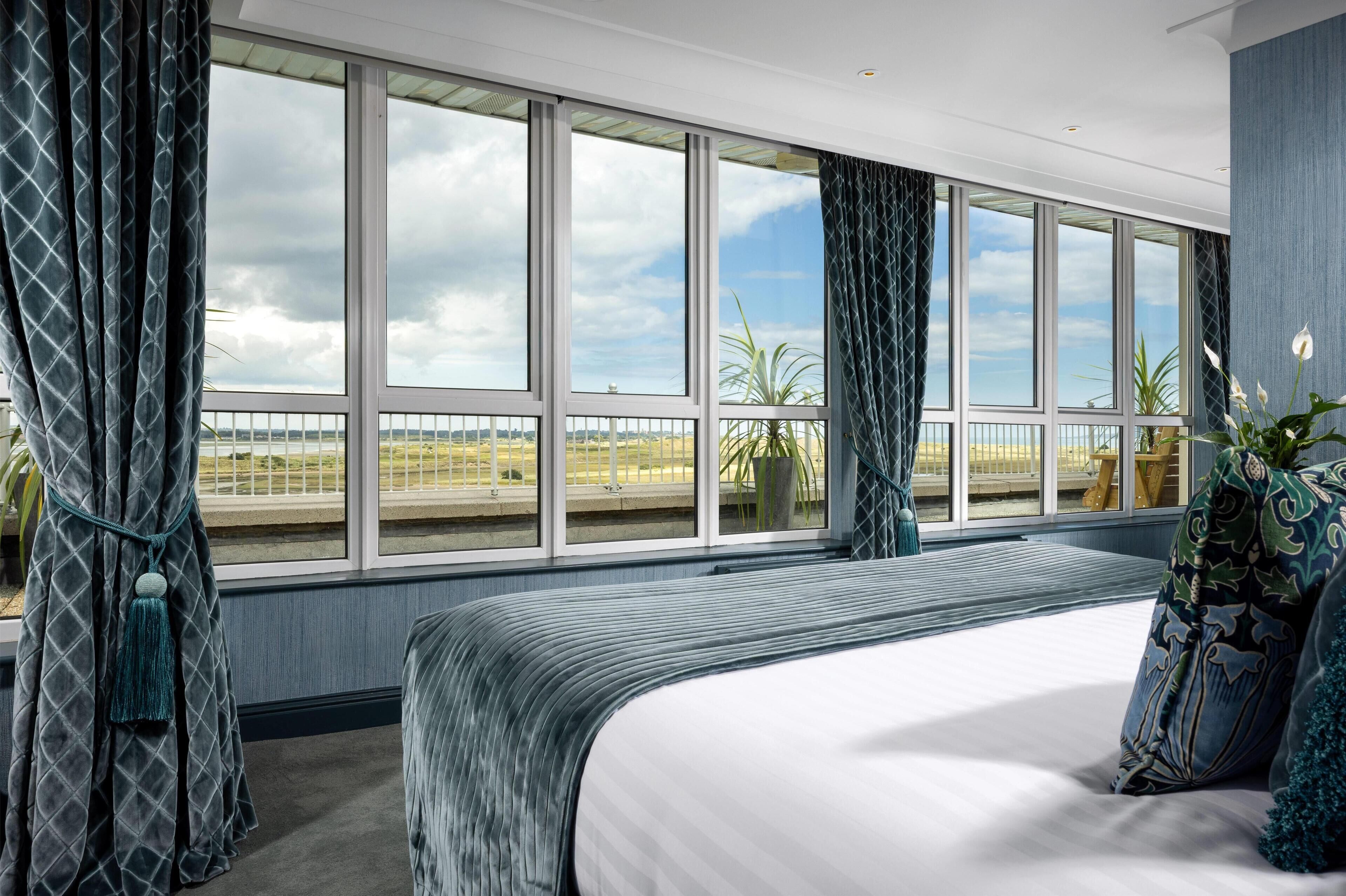 Tallelokero huoneessa, työpöytä