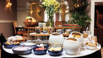 Daily full breakfast (EUR 25.00 per person)