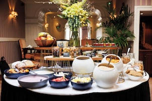 Daily full breakfast (EUR 25.00 per person)