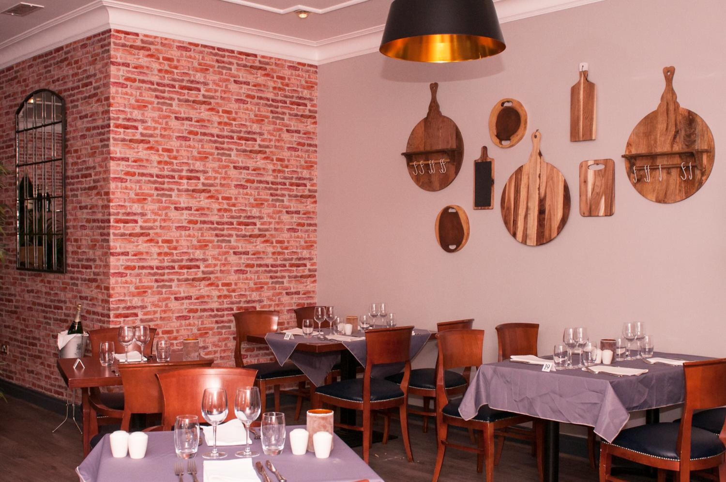 breakfast, lunch and dinner served