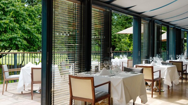 2 restaurants; breakfast, lunch, dinner, and brunch served - Herbert Park Hotel (Dublin)