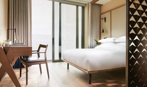 Hypo-allergenic bedding, in-room safe, desk, soundproofing