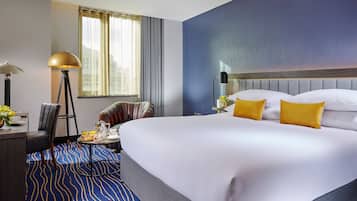 Dobbeltrom – classic, 1 kingsize-seng | Sengetøy av topp kvalitet, safe på rommet og skrivebord