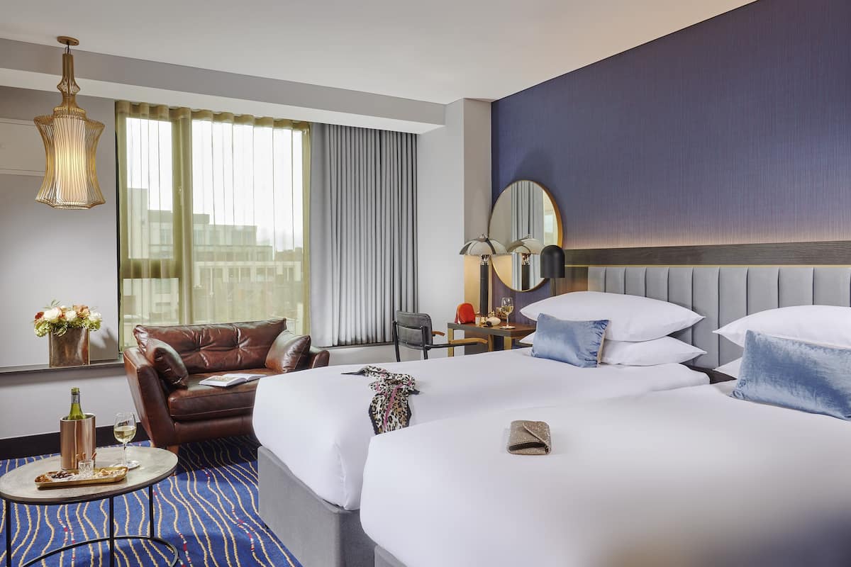 Classic Twin Room | Premium bedding, in-room safe, desk, laptop workspace
