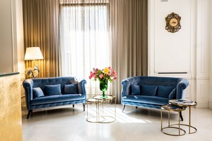 En 43-tommers LCD-TV med Parabol-TV samt TV