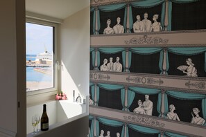 Junior-Suite (Teatro) | Badezimmer | Designer-Toilettenartikel, Haartrockner, Hausschuhe, Bidet