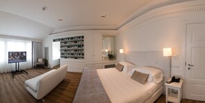 Junior Suite (Teatro) | Premium bedding, down duvets, free minibar, in-room safe