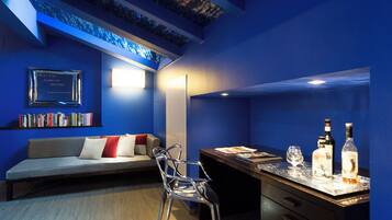 1 bedroom, premium bedding, down duvets, minibar