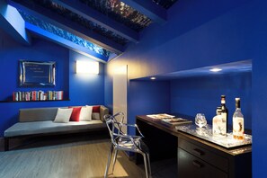 Deluxe Room | 1 bedroom, premium bedding, down comforters, minibar