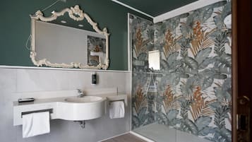 Camera Superior, 1 letto king | Bagno | Combinazione doccia/vasca, asciugacapelli, pantofole, bidet
