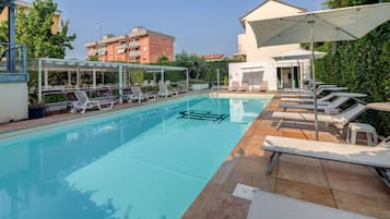 Seasonal outdoor pool, pool umbrellas, sun loungers
