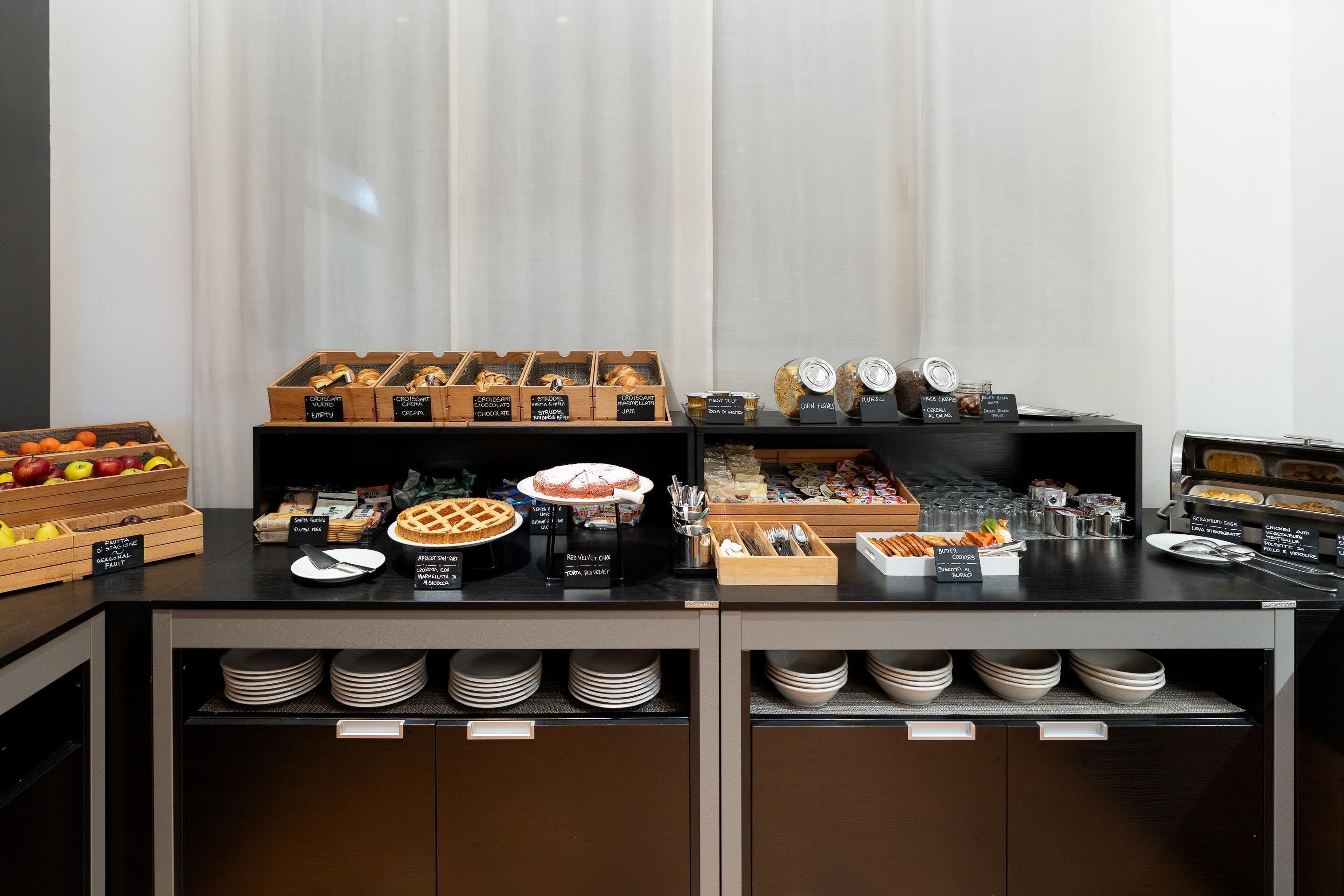 Tägliches kontinentales Frühstück (9 EUR pro Person)