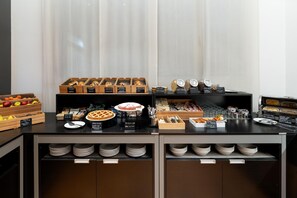 每日供应欧陆式早餐(每人 EUR 9)