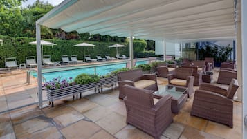 Seasonal outdoor pool, pool umbrellas, sun loungers