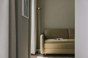 Individually furnished, WiFi, bed sheets, alarm clocks