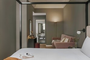 Individually furnished, WiFi, bed sheets, alarm clocks
