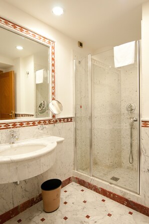Triple Room | Bathroom