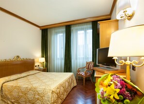 Standard Double Room, 1 Double Bed | 1 bedroom, premium bedding, down comforters, minibar