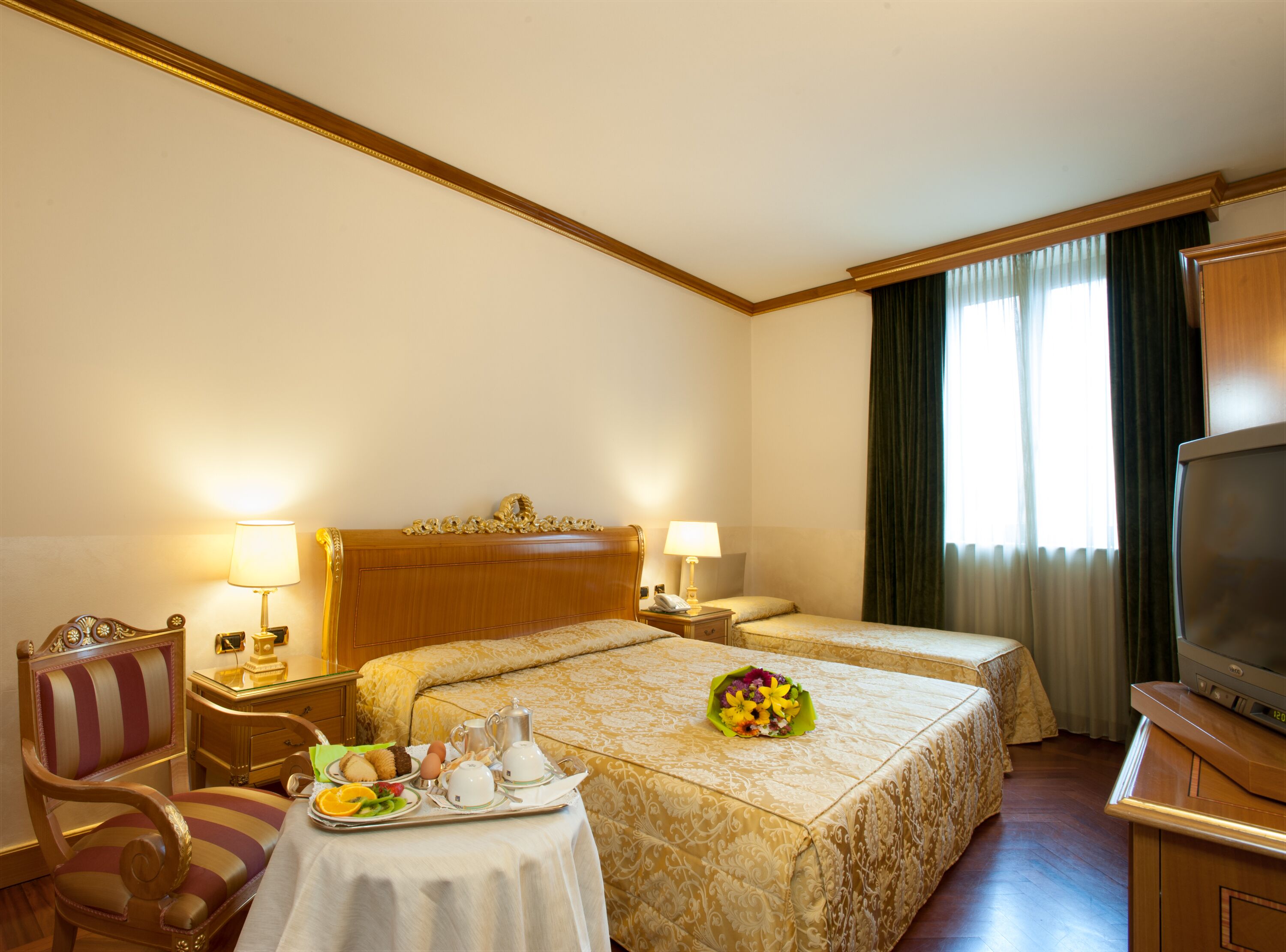Ropa de cama de alta calidad, edredón y minibar 