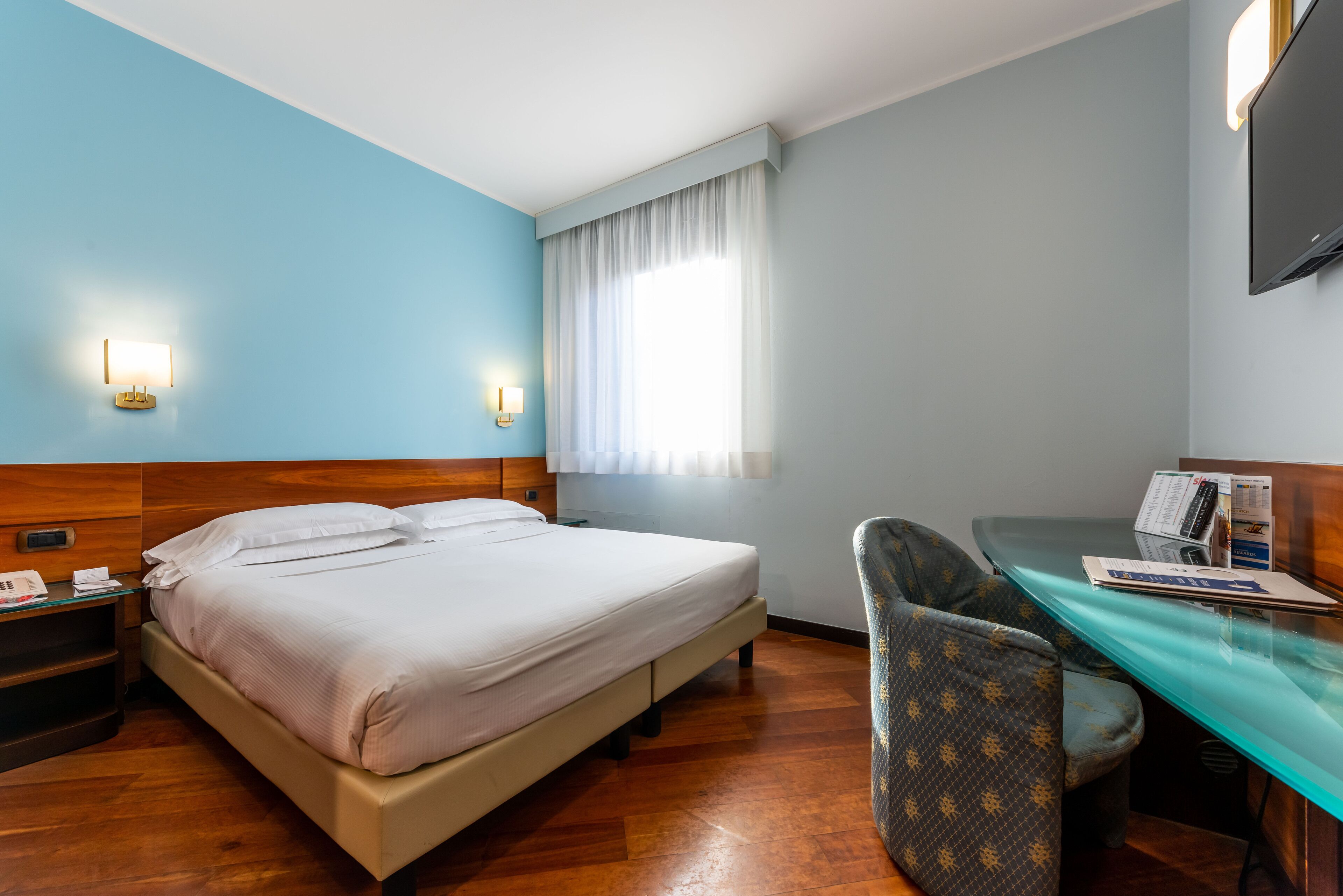 Hochwertige Bettwaren, Daunenbettdecken, Minibar, Zimmersafe