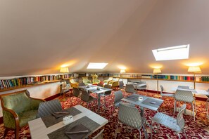 朝食 (ビュッフェ)、毎日提供 (1 名様 12 EUR)