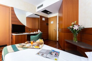 Habitación estándar, 1 cama individual | Ropa de cama de alta calidad, edredones de plumas, minibar y caja fuerte