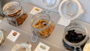 Café da manhã com buffet diário (EUR 12 por pessoa)