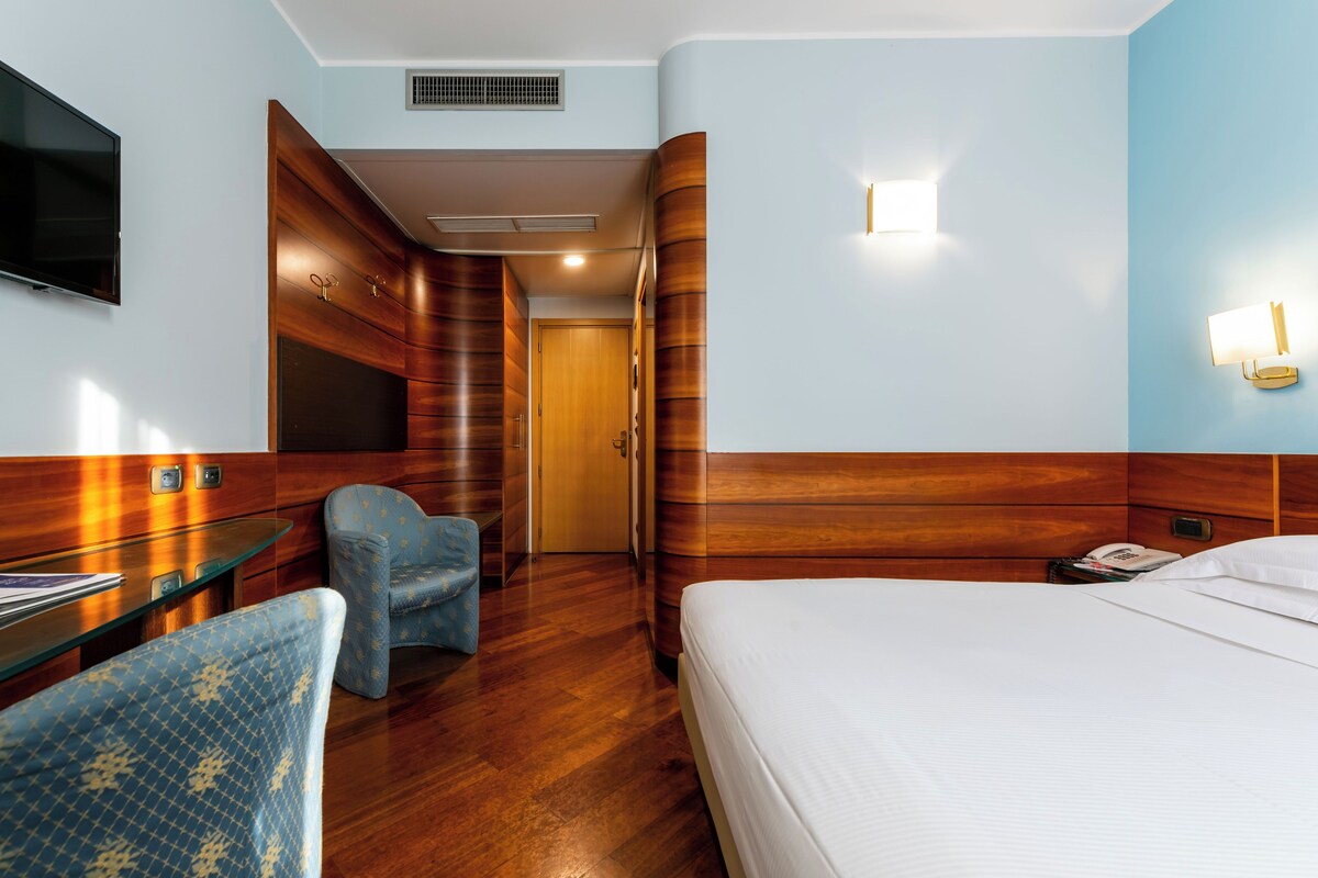 Comfy Double | Biancheria da letto di alta qualità, copriletto in piuma, minibar