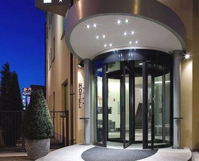 Hotel Ovest