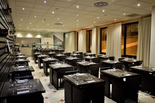 Breakfast and dinner served, Italian cuisine