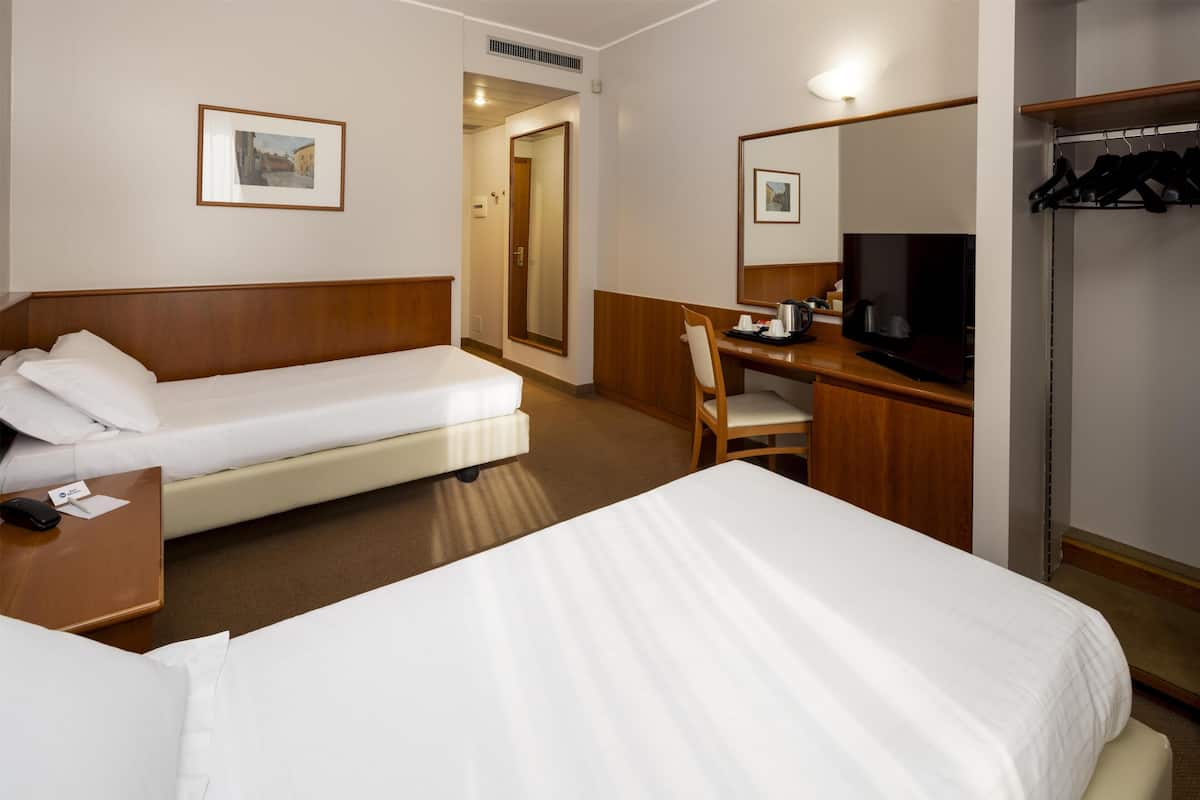 Standard Twin Room, Mobility Accessible | Down comforters, minibar, in-room safe, desk