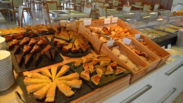 Desayuno buffet (EUR 9 por persona)