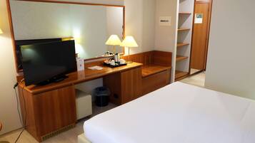 Down comforters, minibar, in-room safe, desk