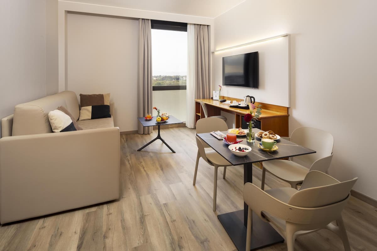 Suite, 1 King Bed