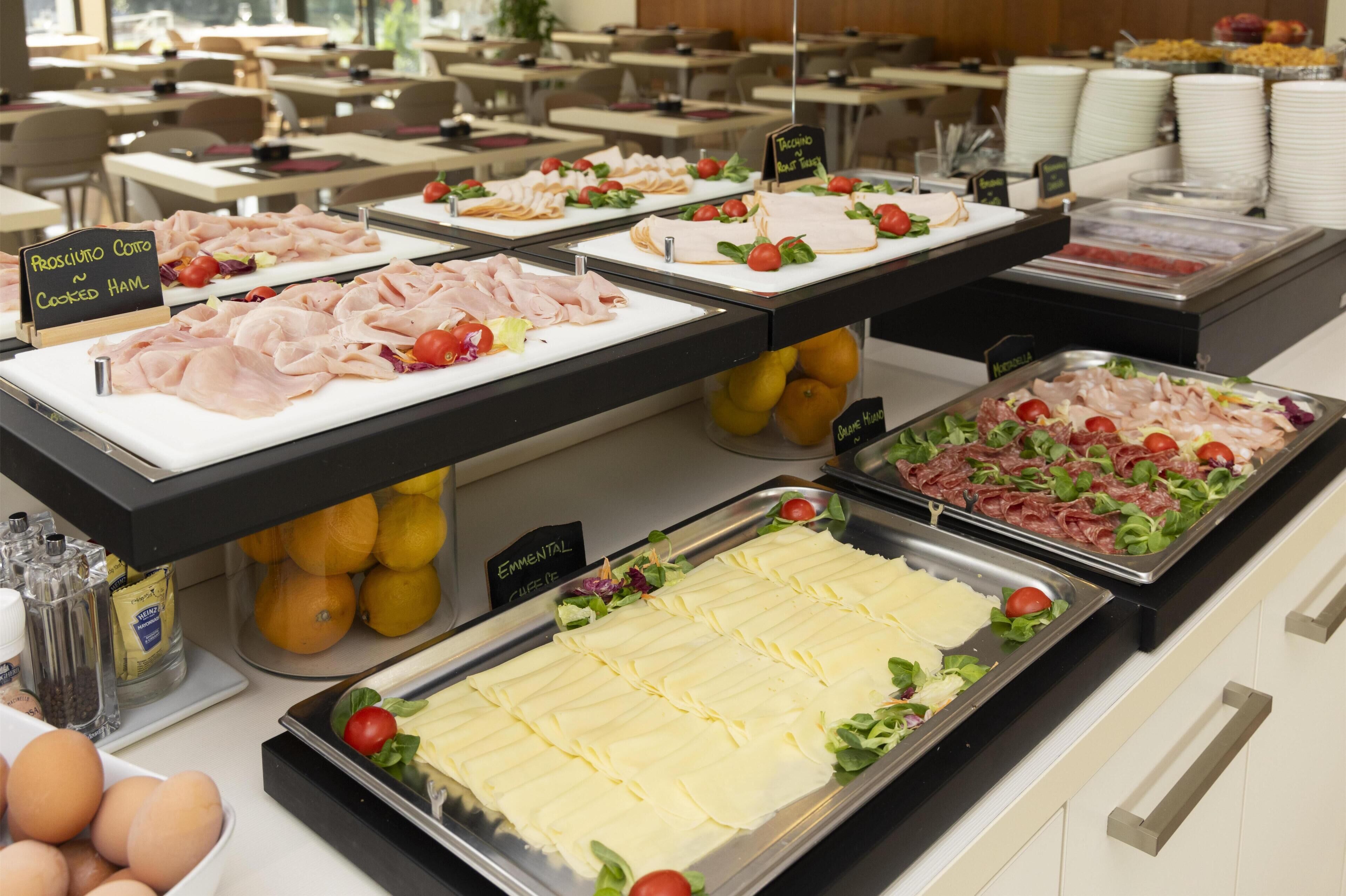 Desayuno buffet todos los días (con cargo) 