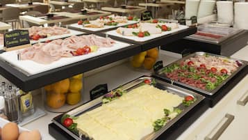 Desayuno buffet todos los días (con cargo)