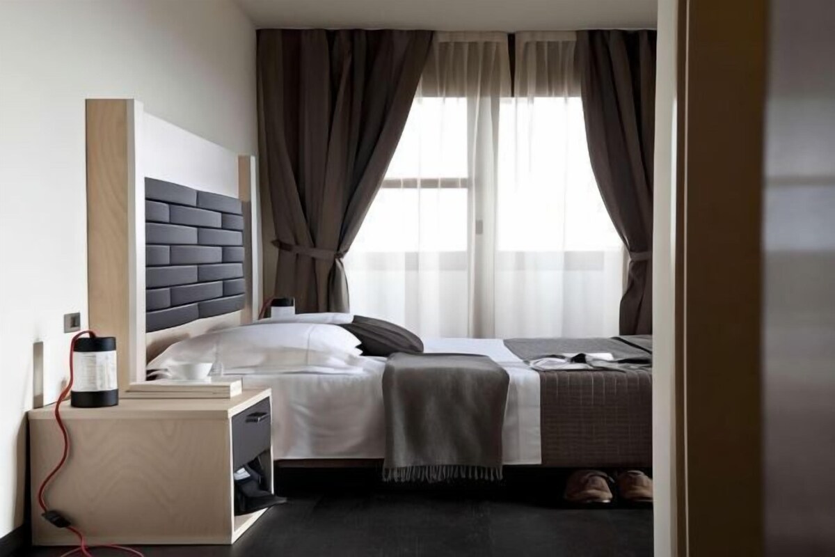 Hypo-allergenic bedding available, down comforters, minibar
