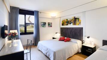 1 habitación, ropa de cama hipoalergénica, edredón y minibar