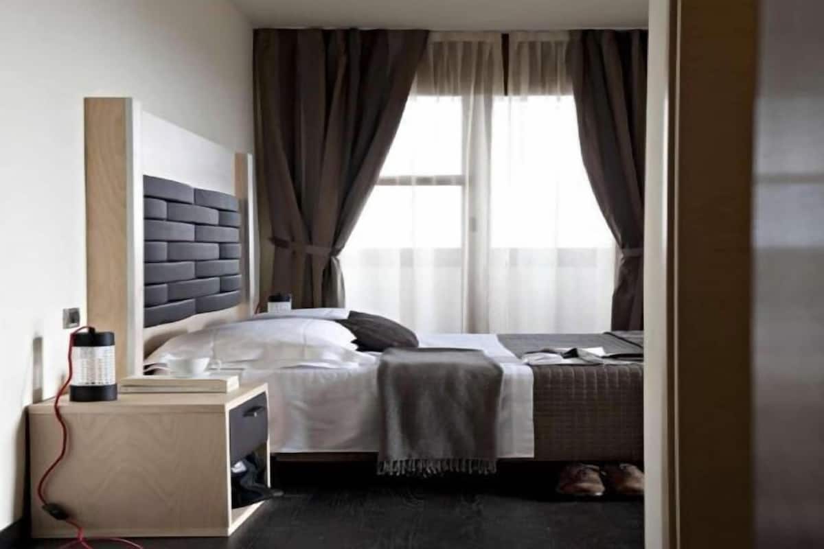 Hypo-allergenic bedding available, down comforters, minibar