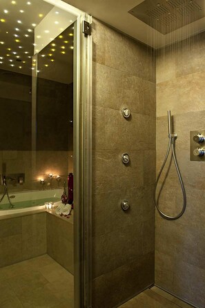 Suite, Jetted Tub | Bathroom - Art Hotel Museo (Prato)