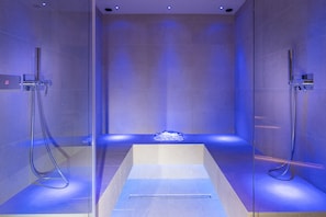Sauna, hot tub, steam room