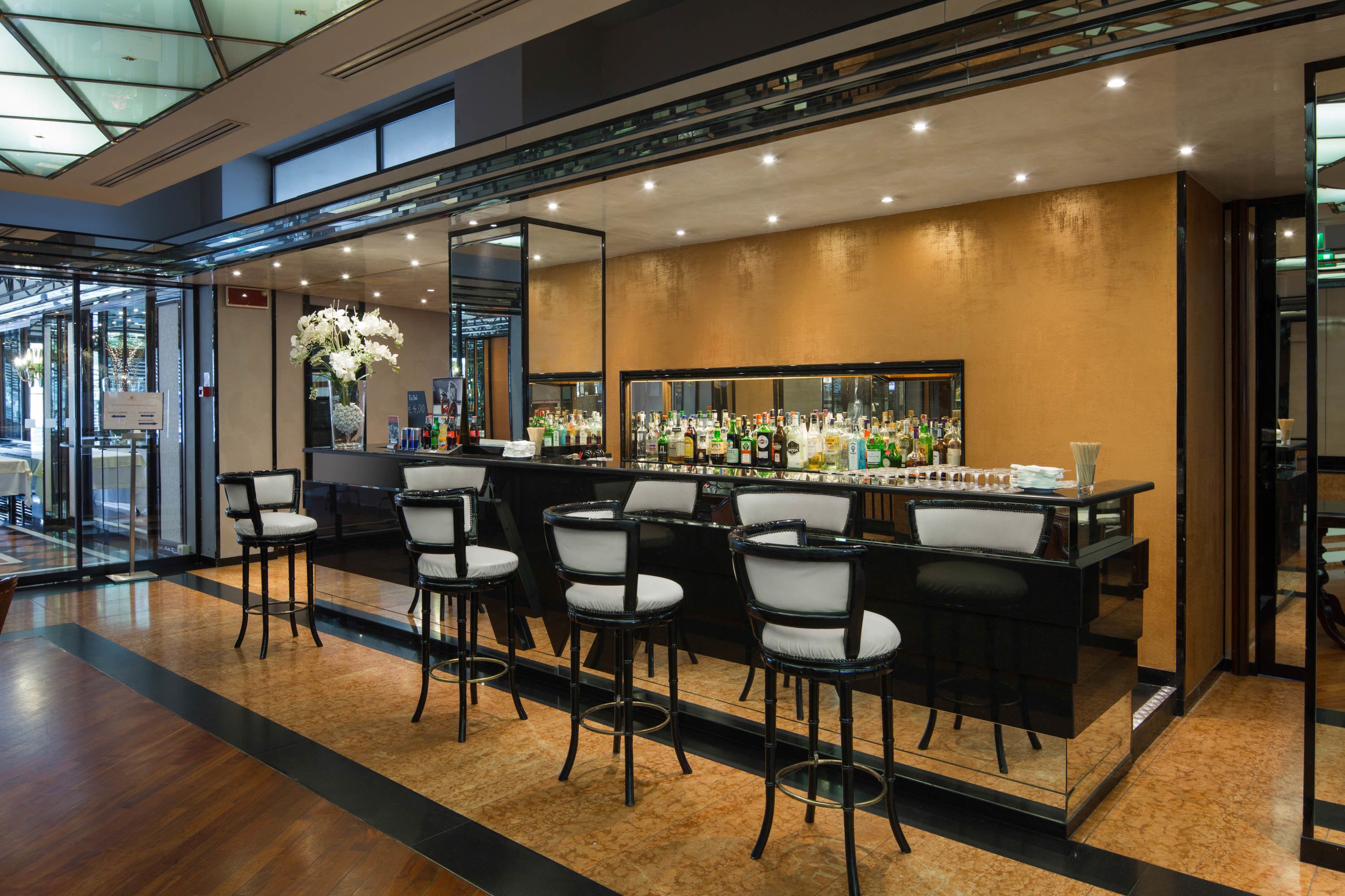 Lobby lounge