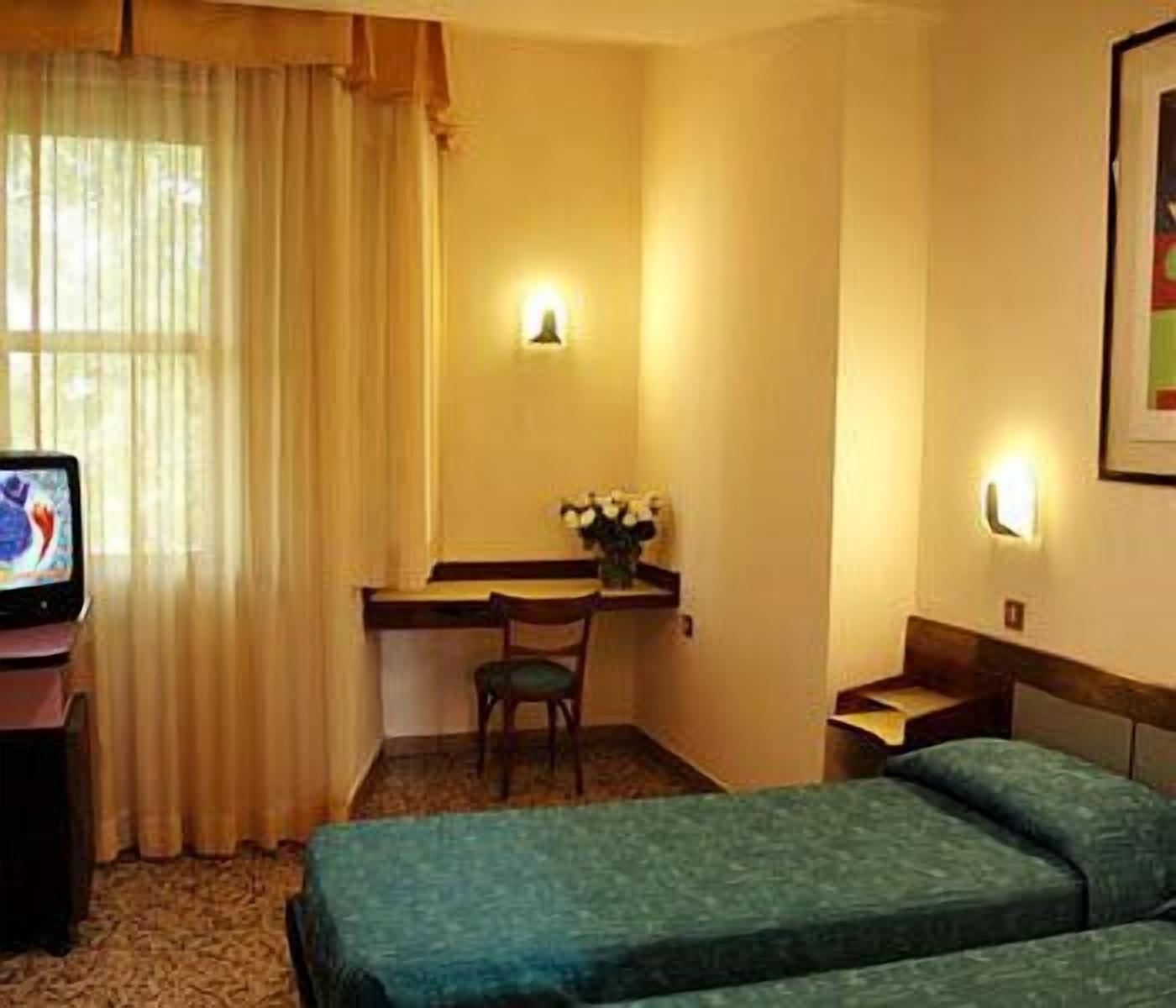 minibar, in-room safe, desk, rollaway beds