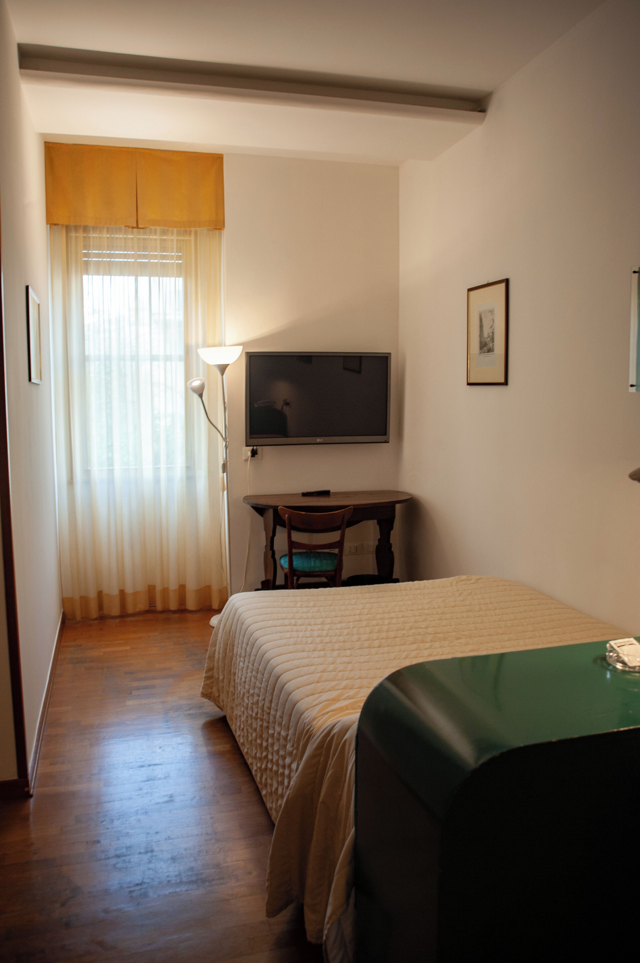 غرفة سوبريور فردية | ميني بار وخزنة داخل الغرفة ومكتب وملاءات أسرّة