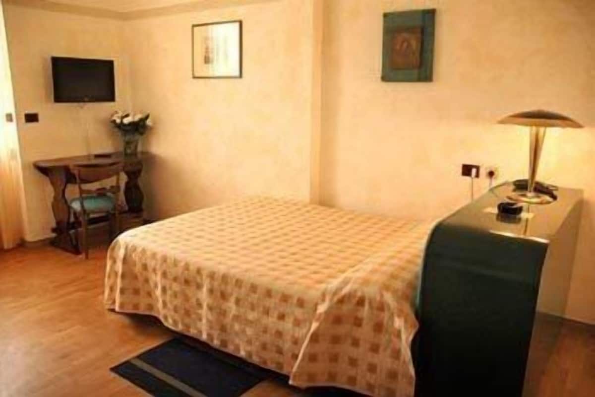 Minibar, in-room safe, desk, rollaway beds
