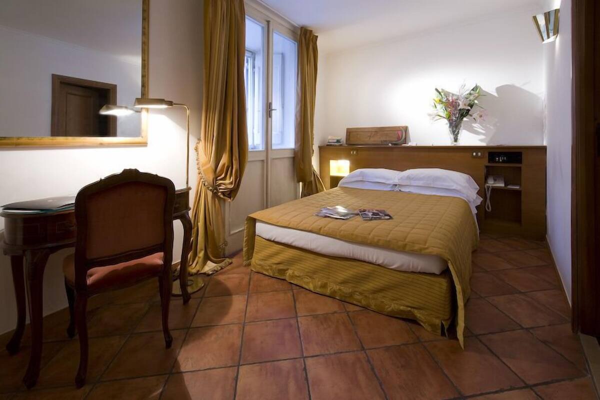 Single Room | Hypo-allergenic bedding, minibar, in-room safe, desk