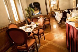 Frokostbuffé er inkludert