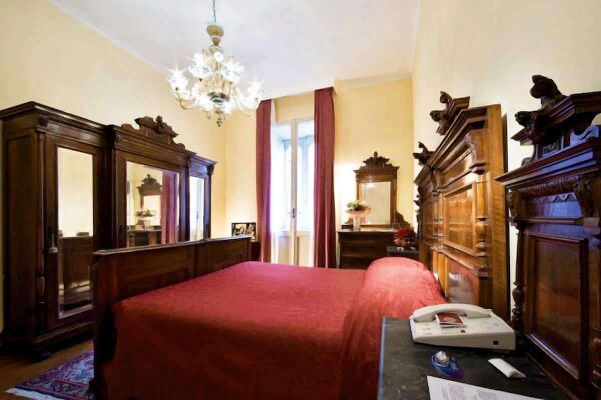 Superior Double Room | Hypo-allergenic bedding, minibar, in-room safe, desk