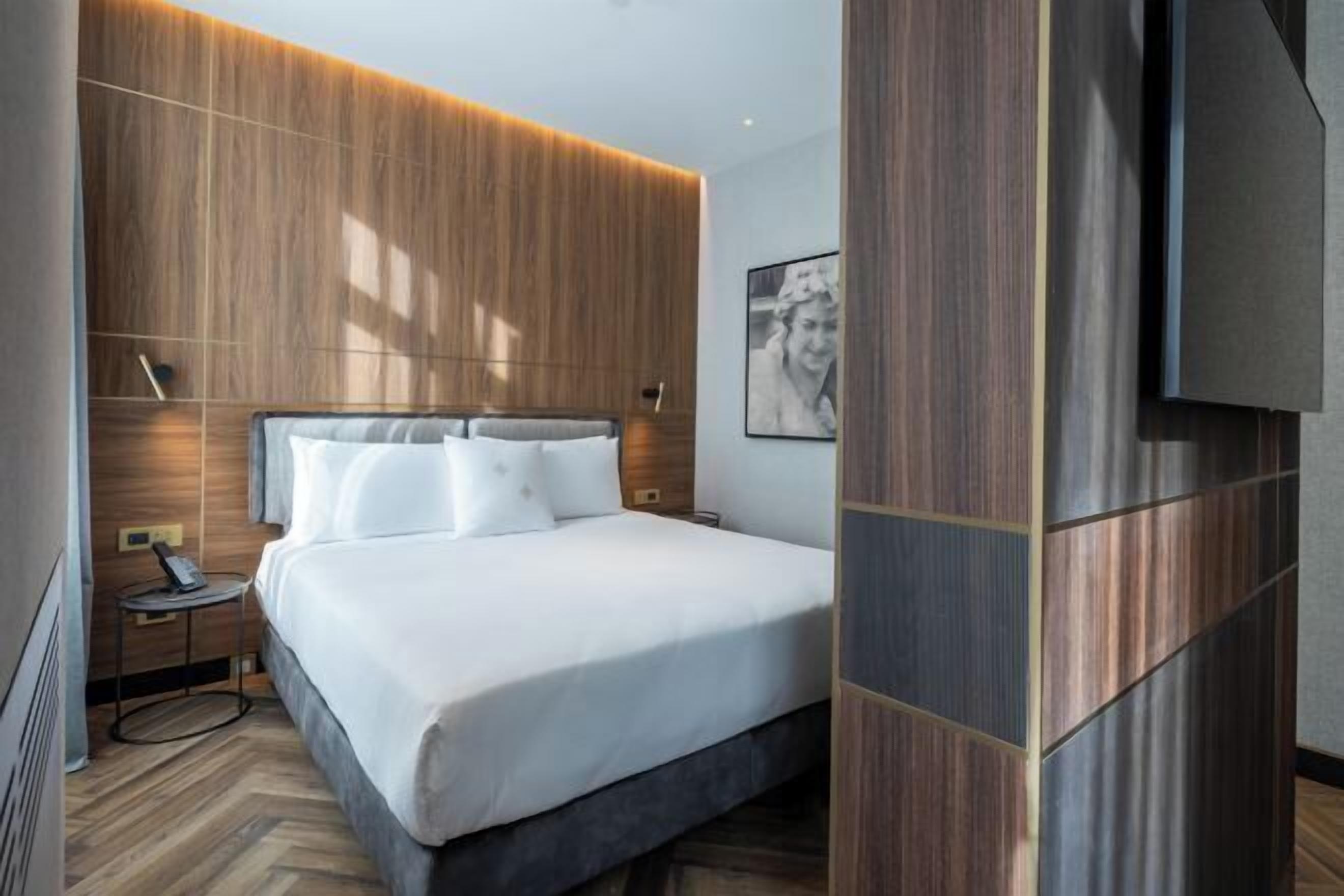 迷你吧、房內夾萬、手提電腦工作空間、熨斗/熨衫板